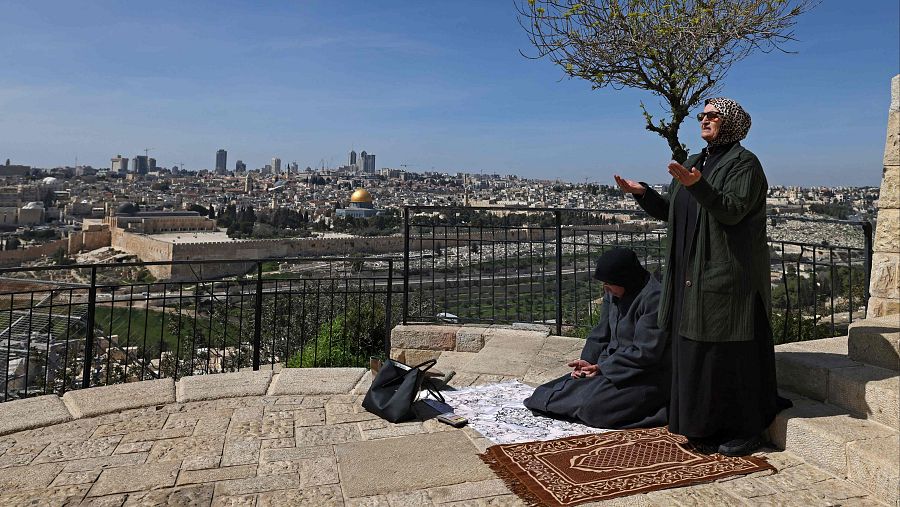 Palestina rezando en el Monte de los Olivos