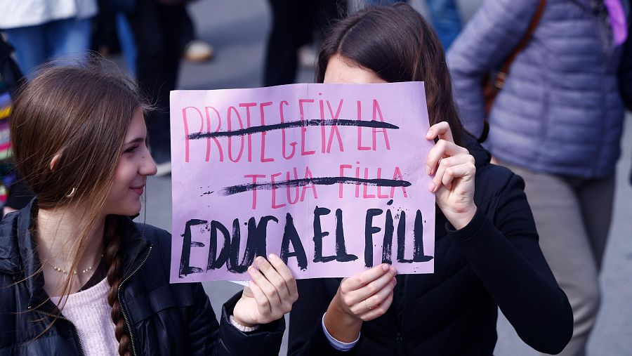 Vista de la manifestación del 8M con motivo del Día Internacional de la Mujer celebrada en Barcelona.