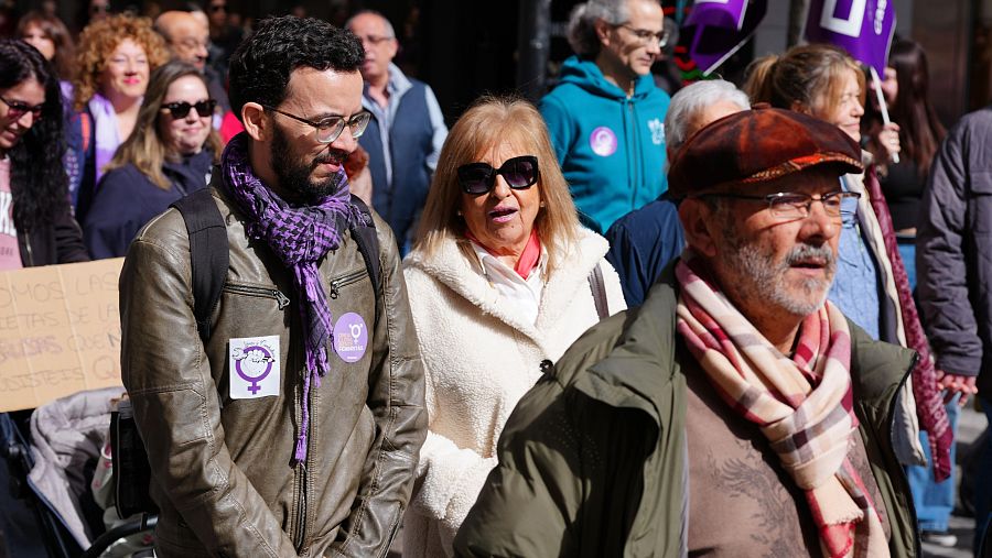 El candidaato de Podemos-AV a las Cortes de Castilla y León, Miguel Ángel Llamas, durante una manifestación convocada por la Coordinadora de Mujeres de Valladolid por el Día de la Mujer.
