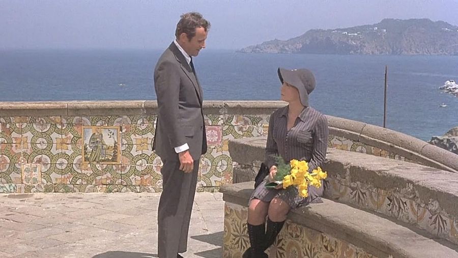 Los personajes de Lemmon y Mills, momentos antes de ver los cadáveres de sus padres.