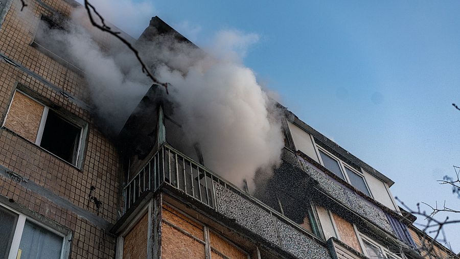 Un dron de fabricación rusa impacta en una vivienda de Járkov, en Ucrania, el 3 de febrero de 2026