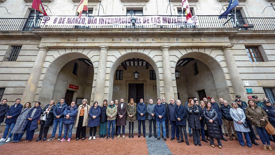 La alcaldesa de Miranda de Ebro Aitana Hernando, el presidente de la Junta de Castilla y León Alfonso, Fernández Mañueco,el delegado del Gobierno en Burgos, Pedro de la Fuente y el presidente de la Diputación de Burgos Borja Suárez.