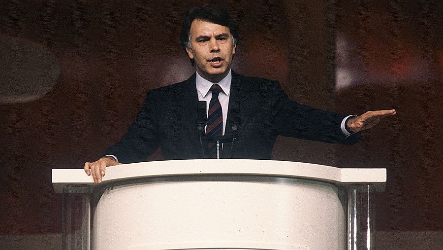 El presidente del Gobierno, Felipe González, durante el mitin de cierre de campaña del PSOE celebrado en Madrid para defender la permanencia de España en la OTAN.