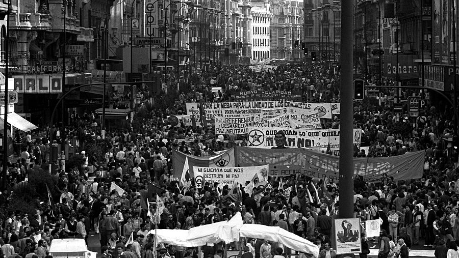 Manifestación celebrada en Madrid para pedir la salida de España de la OTAN y a favor de un referéndum 
