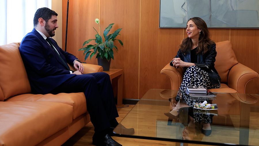 La presidenta de las Cortes de Aragón, María Navarro, recibe al portavoz de Vox, Alejandro Nolasco, dentro de la ronda de contactos para proponer candidato a la Presidencia del Gobierno de Aragón