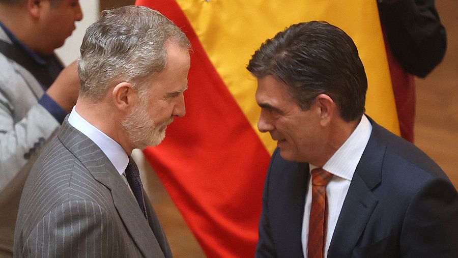 El rey Felipe VI junto al presidente de Bolivia, Rodrigo Paz
