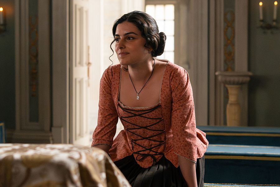 Luisa se desahoga ante la tumba de Adriana