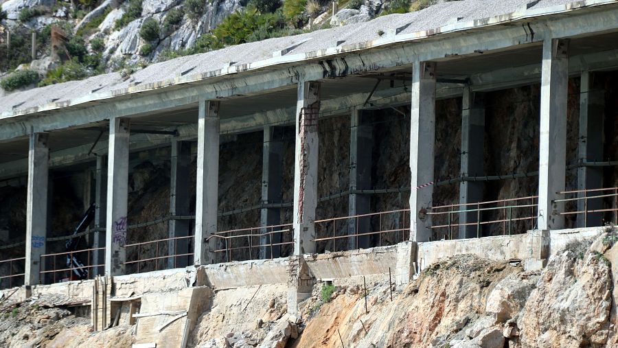 Tram cobert de les vies a cala Ginesta