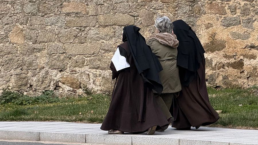 Los familiares de las monjas viajan desde distintos puntos de España
