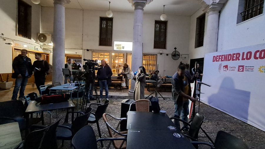 Podemos-AV y En Común (IU, Sumar y Equo) escogen bares contiguos para seguir los resultados electorales
