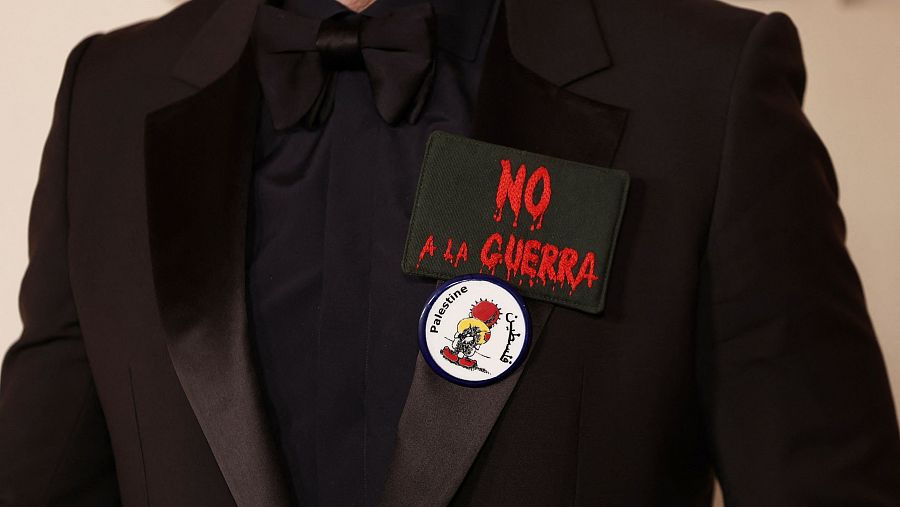 Javier Bardem lleva el 'No a la guerra' a la gala de los Oscar 2026