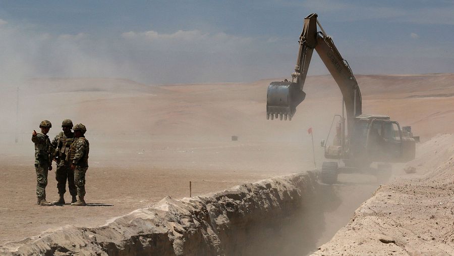 Chile comienza la construcción de barreras fronterizas con Perú y Bolivia para frenar la inmigración