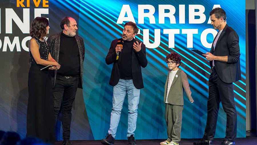 José Mota, presentando con sus actores su primera película, como director, 'Arriba Tutto'