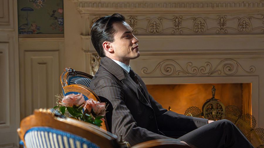 La Promesa: Alonso convence a Ciro de que permita a Julieta trabajar para Manuel