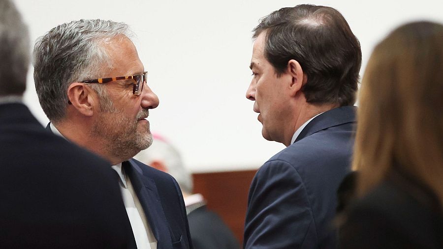 Los candidato del PP a la presidencia de Castilla y León, Alfonso Fernández Mañueco y Vox, Carlos Pollán, respectivamente, han coincidido este jueves