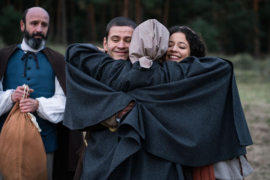 Eva se despide de Amadeo, Francisco y Pepa