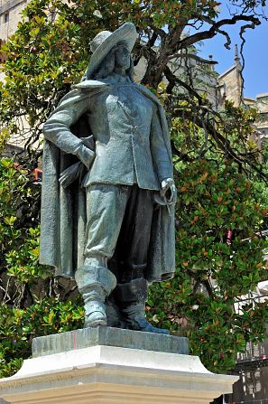 Estatua del mosquetero d'Artagnan en Auch (Francia).