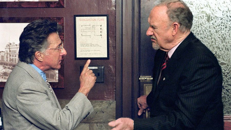 Primer diálogo de Dustin Hoffman y Gene Hackman en 'El jurado'.