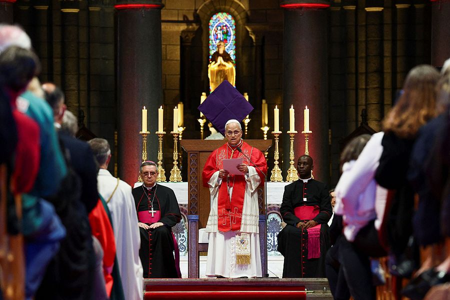 León XIV asiste a un encuentro con la comunidad católica en la Catedral de Nuestra Señora de la Inmaculada Concepción de Mónaco