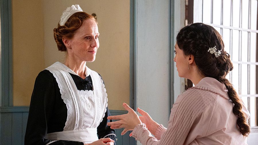 La Promesa: Ángela pregunta a Pía por el barón de Linaja