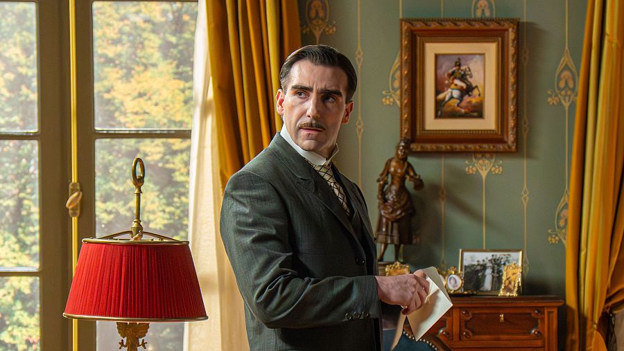 La Promesa: Lorenzo manipula las cartas de Curro y Alonso