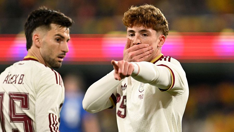 Víctor Muñoz anotó en su debut con España en el duelo ante Serbia.