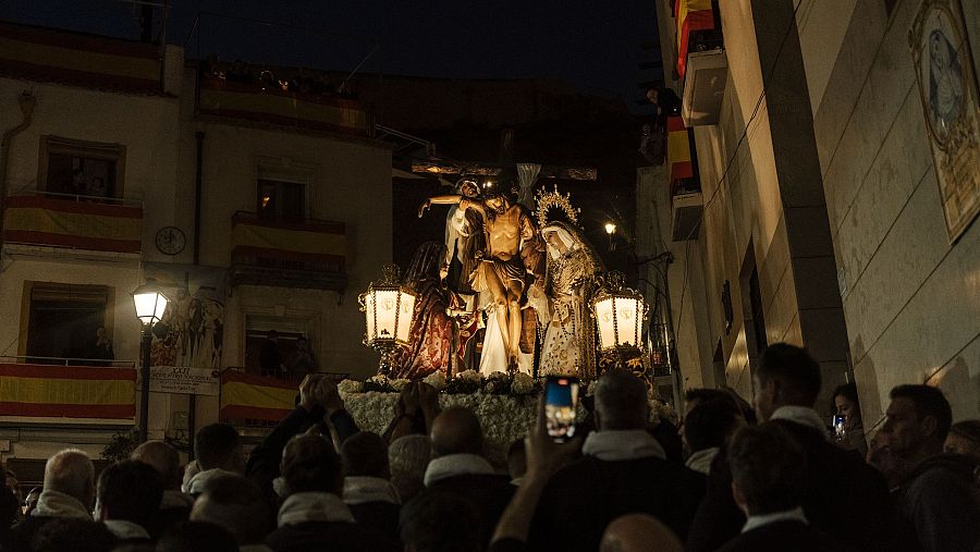 Procesión de la Hermandad de la Santa Cruz, a 1 de abril de 2026, en Alicante