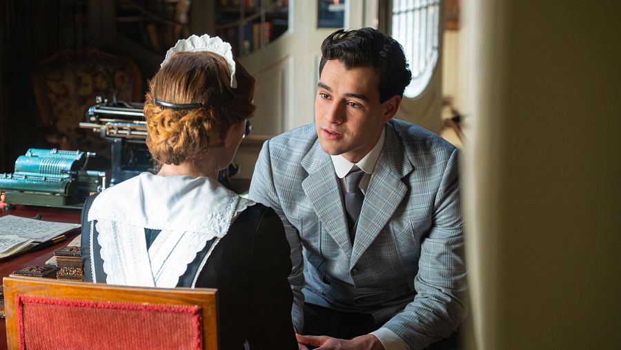 La Promesa: Pía confiesa a Curro uno de sus mayores secretos