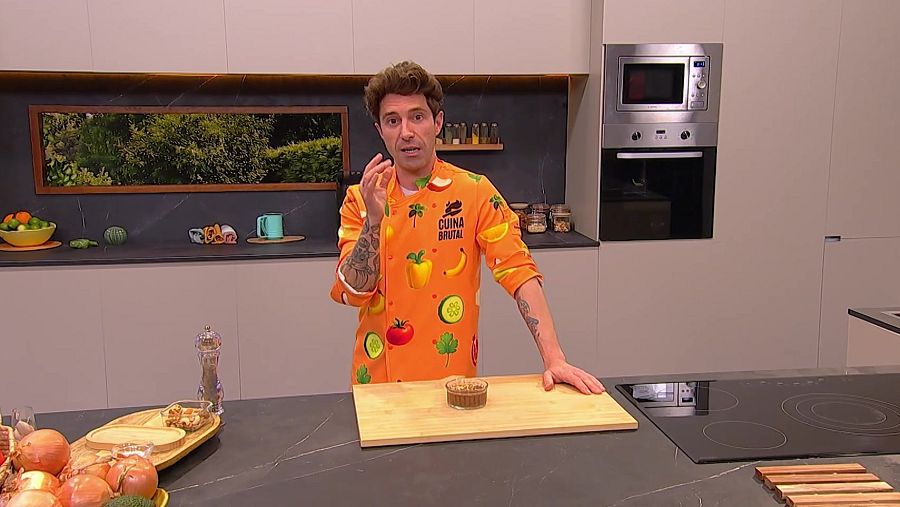 El Chef Bosquet cuina una mousse d'alvocat i cacau