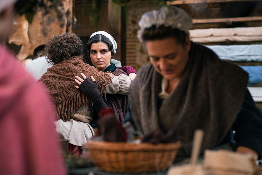 Luisa se encuentra con alguien en el mercado
