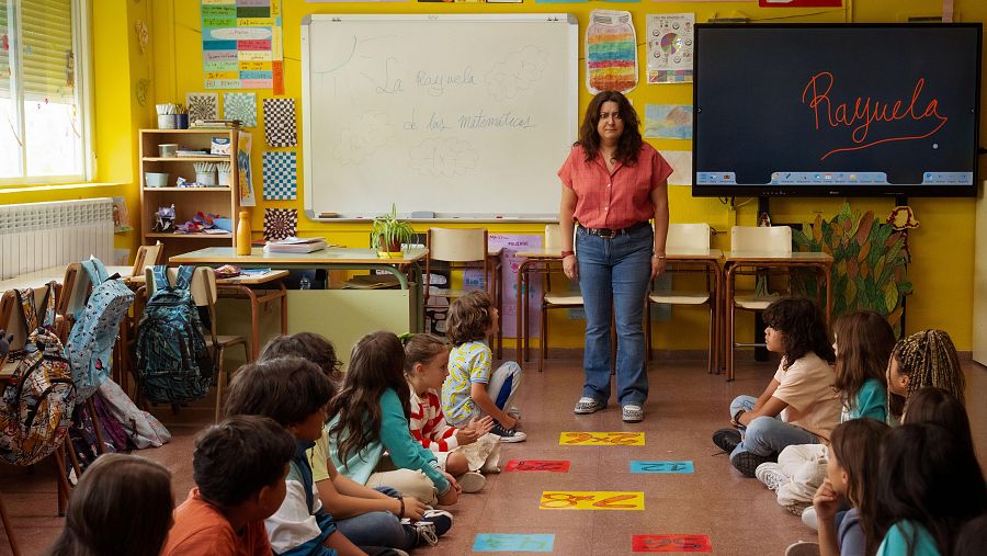 La ficción combina comedia y emoción con la educación como telón de fondo