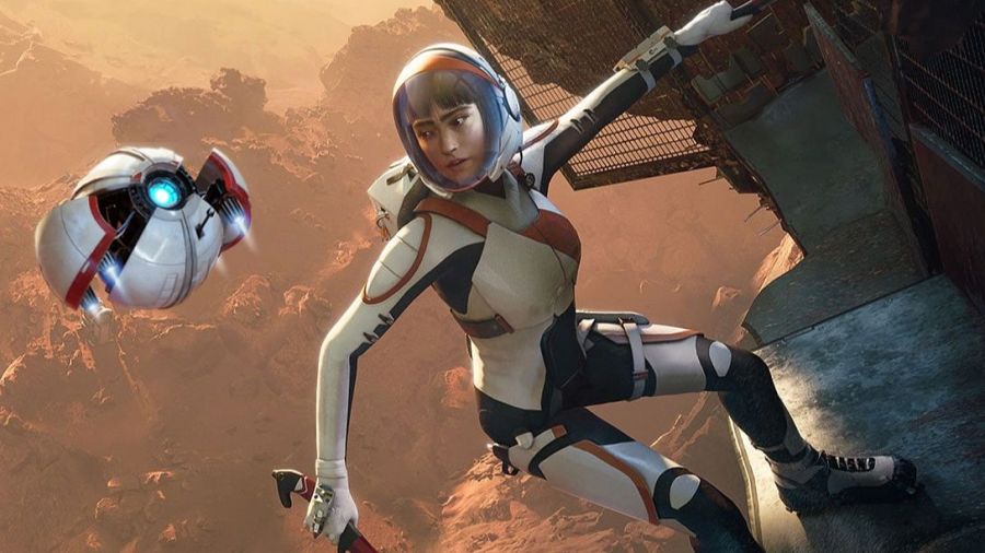 Una astronauta escala por una superficie metálica mientras mira a una especie de robot esférico que planea a su lado. De fondo se ve la superficie de Marte