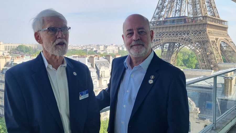 Los radioaficionados siguen conectando el mundo.