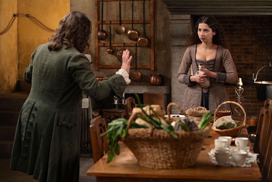 Leonor al fin se despierta y conoce a Martín