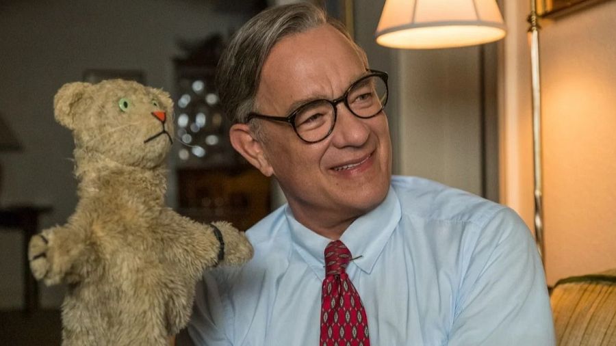 Tom Hanks interpreta a Fred Rogers en Un amigo extraordinario
