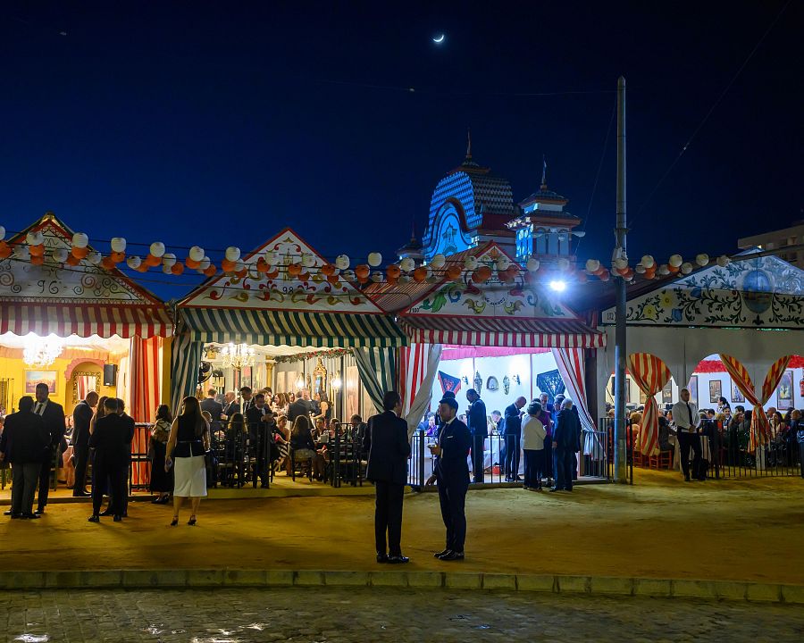 Sevilla arranca una intensa semana de Feria en un recinto con casi 300.000 bombillas