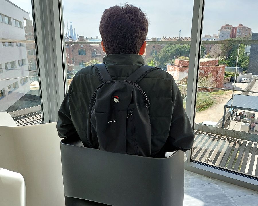 Pacient tractat amb estimulació cerebral profunda (ECP) per millorar la síndrome de Tourette