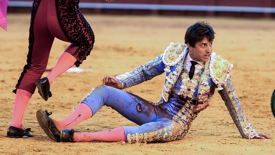 Roca Rey, instantes después de su cogida en La Maestranza