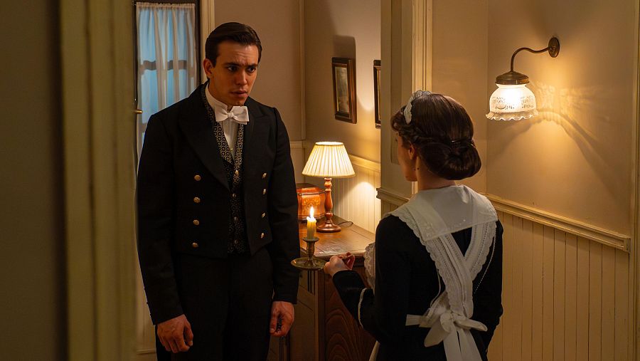 La Promesa: Estefanía chantajea a Carlo