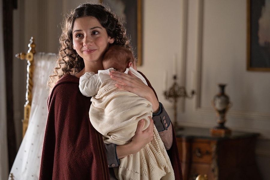 Leonor conoce a María y se emociona