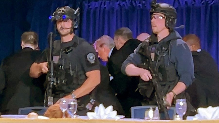 Momento en el que Trump es evacuado