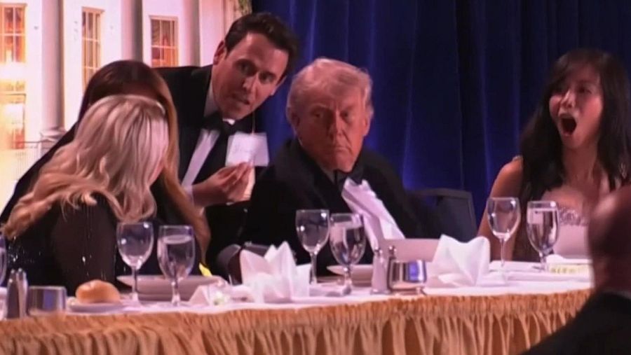 Mesa presidencial durante la cena, antes del atentado frustrado a Trump