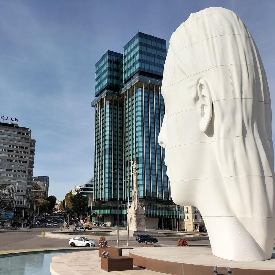 Julia se lava la cara y se pone guapa