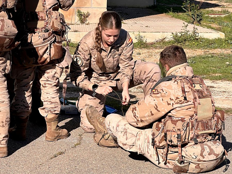 La princesa de Asturias en unas maniobras
