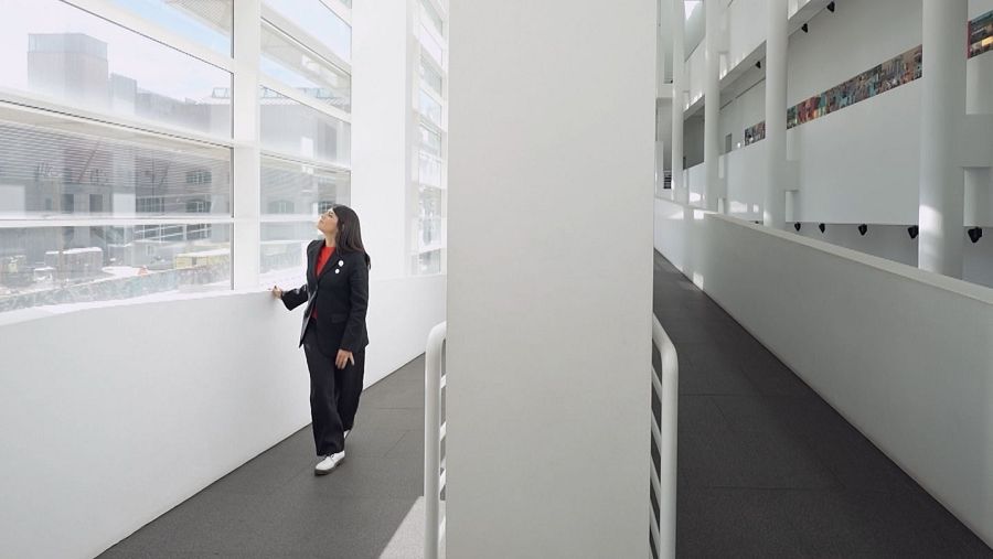 L'arquitecta Anna Solé s'endinsa al Museu d'Art Contemporani de Barcelona, un edifici icònic de la ciutat