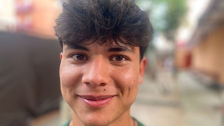 Luis Hermosel tiene 18 años y conoció personalmente al papa Francisco, ahora espera ayudar como voluntario durante la visita de León XIV.