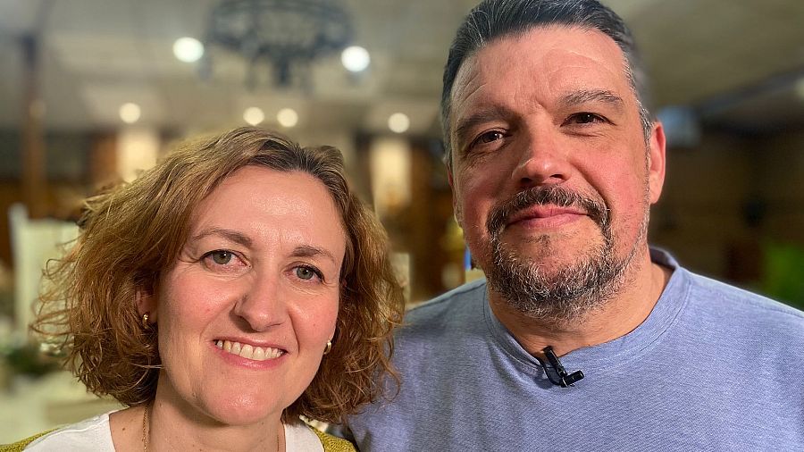 Almudena Alfonso y Javier Ortiz coordinan el voluntariado de la parroquia Virgen de la Fuensanta en el barrio de Usera.