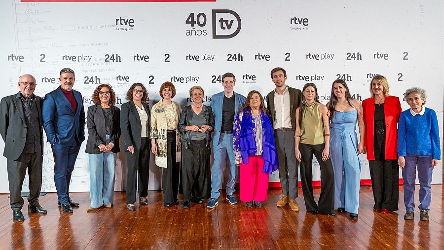 El equipo actual y el anterior de 'Documentos TV'