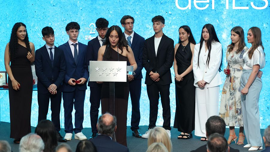 Alumnos del I.E.S Humanejos de Parla reciben la Gran Cruz de Oro por salvar la vida de una mujer en Irlanda