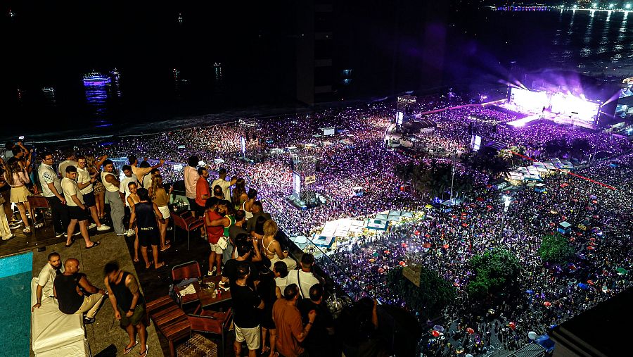 Shakira reúne a dos millones de personas en Copacabana